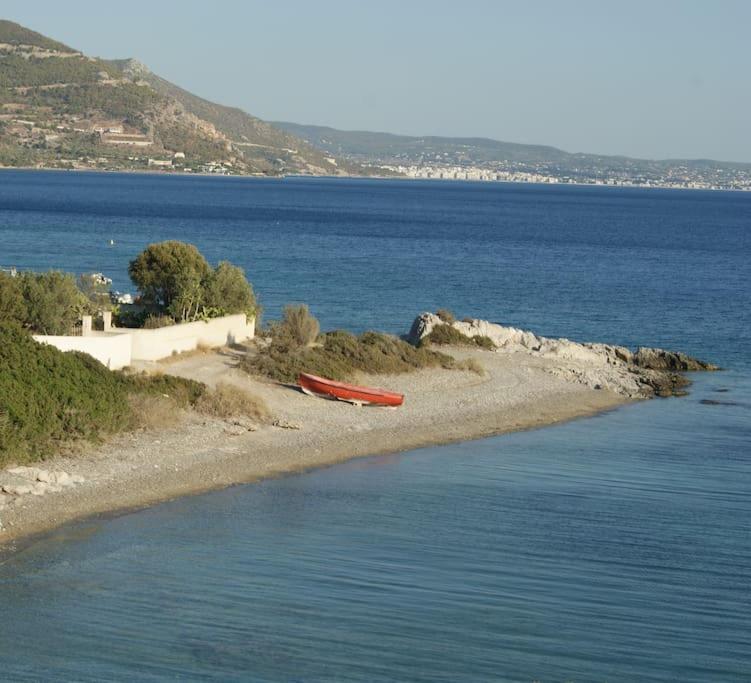 불리아그메니 호수 House By The Sea At Skaloma, Loutraki 빌라 외부 사진
