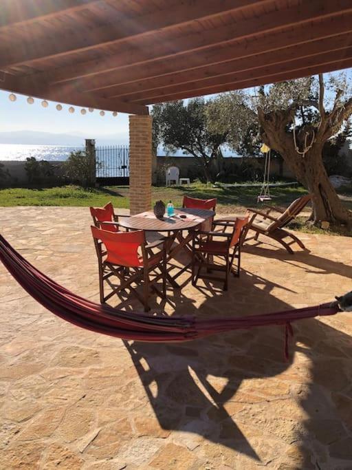 불리아그메니 호수 House By The Sea At Skaloma, Loutraki 빌라 외부 사진